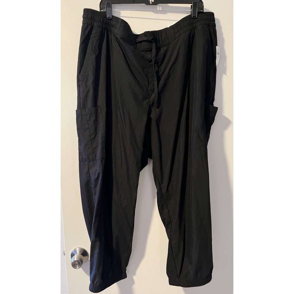 Black High-Waisted Poplin Jogger